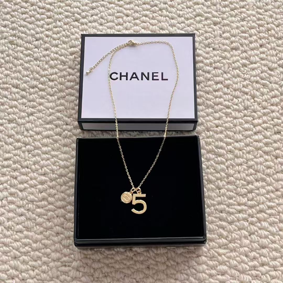Beauty Pendant Necklace DIY Number 5, with gift bag