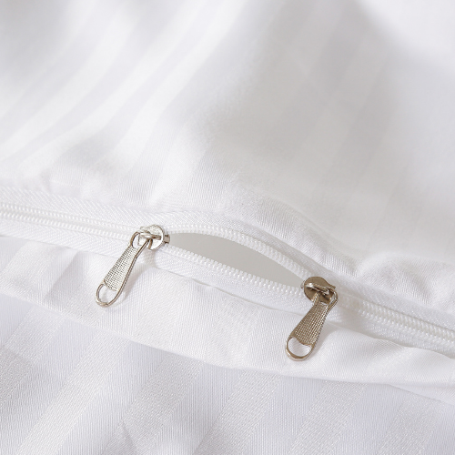 Satin Stripped Single size 4-piece bed linen, white color.
