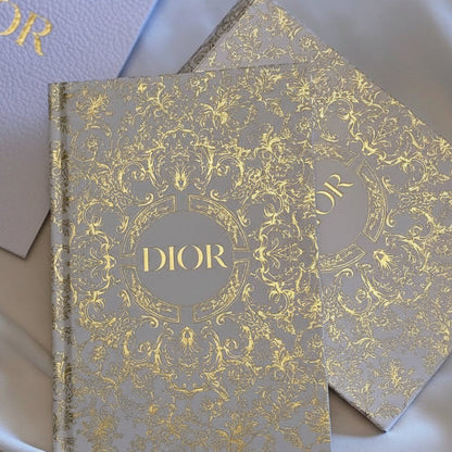 Beauty notebook, from the Holiday collection come with a bag