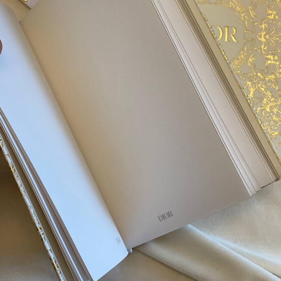Beauty notebook, from the Holiday collection come with a bag