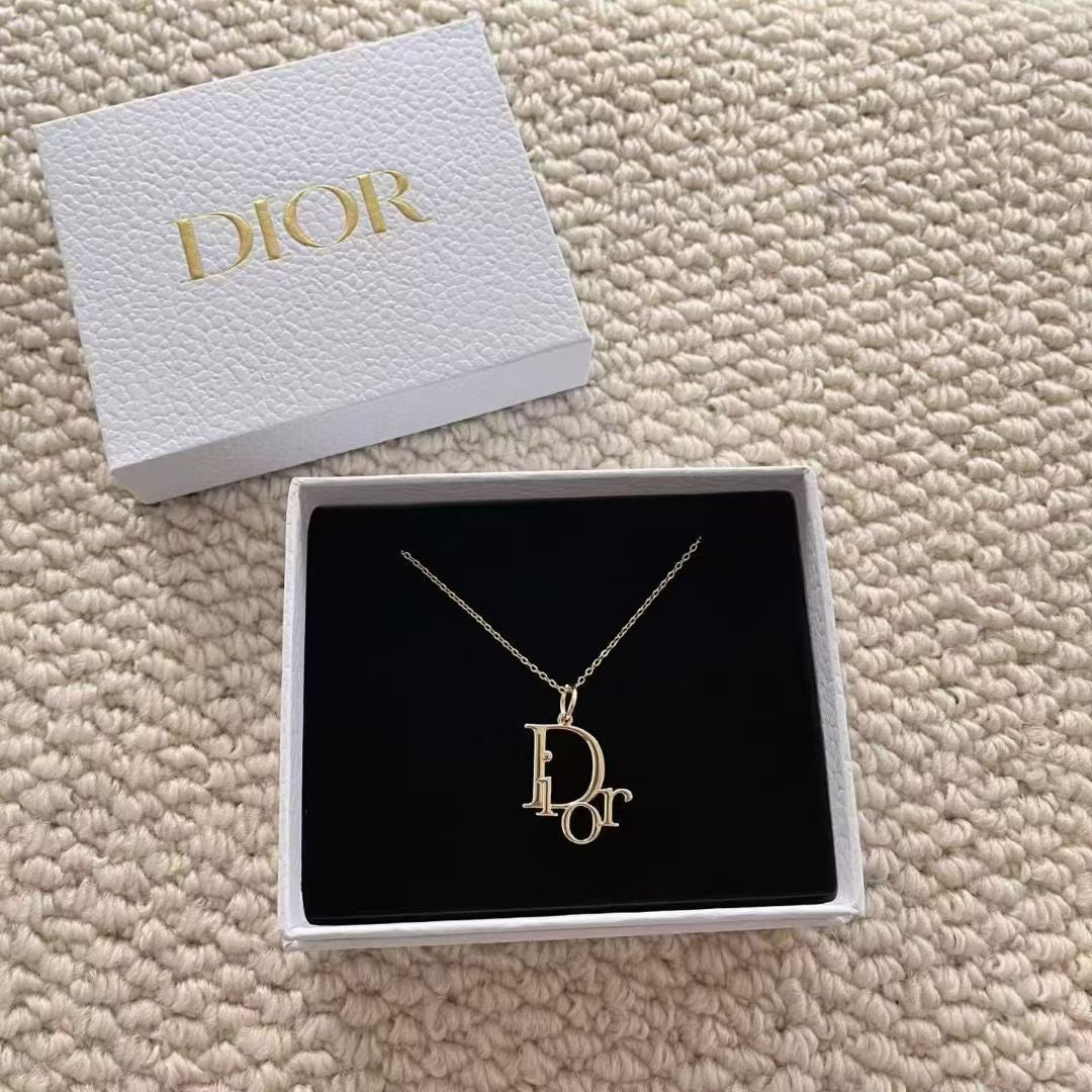 Beauty DIY Necklace in a Gift Box with Shopping Bag