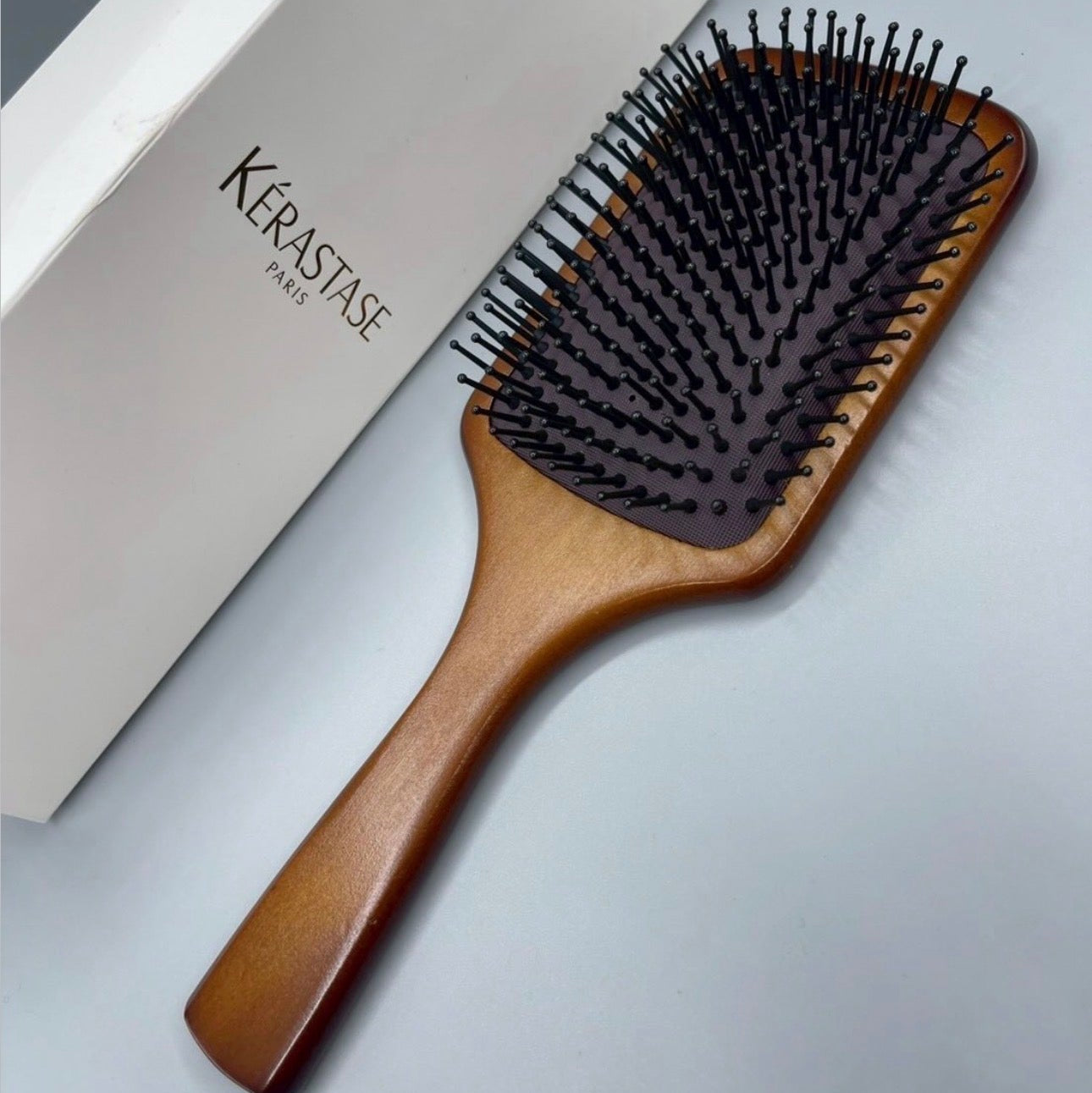 Kérastase Comb Brush, Scalp-Relaxing Cushion Comb
