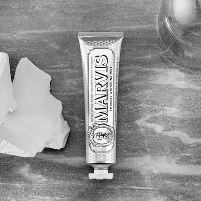 Marvis Smokers Whitening Toothpaste, Mint, 85ml, Promotes the Natural Whitening of the Teeth, Plaque Removal Toothpaste, Long