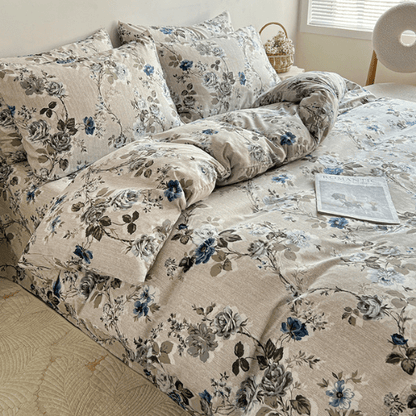 Queen size 6 - piece duvet cover set with blue roses. - BusDeals