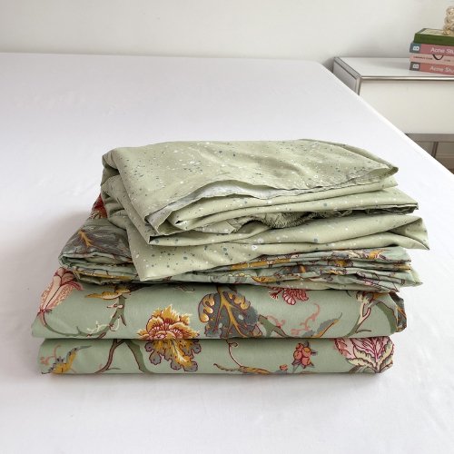 Queen Size 6 Pieces, Reversible Style Duvet Cover Set, Roses Design with Dark Khaki Color.